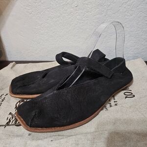 Cydwoq Women’s Black Leather Ballet Flats